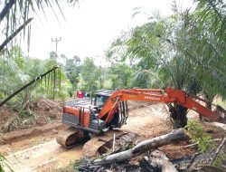 Satgas TMMD Ke-128 Kodim 1204/Sanggau Percepat Akses Jalan Desa Semayang Menuju Desa Persiapan Tanak