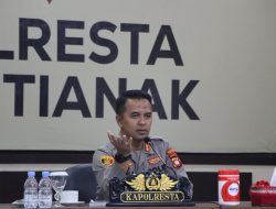Kapolresta Pontianak Berikan Arahan Dan Evaluasi Kinerja Kepada Perwira