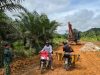 Akses Jalan Mulai Dirasakan Warga Satgas TMMD Ke-128 Kodim 1204/Sanggau Terus Kebut Pengerjaan