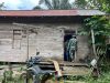 Personel Satgas TMMD Ke-128 Kodim 1204/Sanggau Cek Langsung Kondisi Rumah Warga Penerima Rehab RTLH