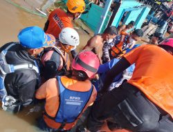 Sat Pol Airud Polres Ketapang Bersama Tim Gabungan Laksanakan Evakuasi Korban Insiden Di Perairan Sungai Pawan