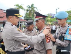 Berikan Penghargaan Polres Ketapang Gelar Upacara Kenaikan Pangkat Kepada Dua Personil