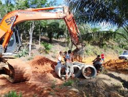 Pengerjaan Gorong-gorong TMMD Ke-128 Kodim 1204/Sanggau Kini Masuk Titik Sasaran Kedua