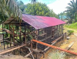 Rehab Rumah Terus Dikebut Satgas TMMD Ke-128 Kodim 1204/Sanggau Optimis Selesai Tepat Waktu