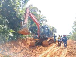 Pekerjaan Terus Dimaksimalkan Alat Berat Laksanakan Perbaikan Dan Pelebaran Jalan Semayang–Tanak