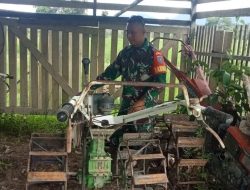 Babinsa Hulu Gurung Dampingi Poktan Pada Pemasangan Irigasi Pompaan Di Tiga Desa