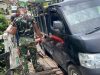 Anggota Koramil 1206-14 Hulu Gurung Bantu Warga yang Terperosok Di Jembatan Landau Kumpang