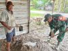 Bantu Ringankan Beban Warga Babinsa Matang Danau Komsos Bersama Warga Bangun Warung Jualan