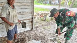 Bantu Ringankan Beban Warga Babinsa Matang Danau Komsos Bersama Warga Bangun Warung Jualan