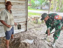 Bantu Ringankan Beban Warga Babinsa Matang Danau Komsos Bersama Warga Bangun Warung Jualan