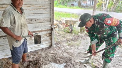 Bantu Ringankan Beban Warga Babinsa Matang Danau Komsos Bersama Warga Bangun Warung Jualan