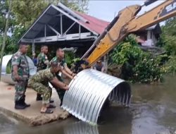 Pembangunan Jembatan Aramco Desa Tekarang Dipantau Langsung Oleh Dandim 1208/Sambas