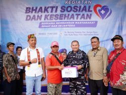 TNI AL Kodaeral Xll dan PT MLS Group Gelar Bhakti Sosial Kesehatan Layani 500 Warga  Pedalaman Kalbar