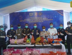 Sesjampidum Hadiri Pemusnahan Ribuan Kilogram Hortikultura Ilegal Di Kalbar