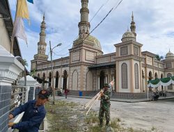 Jelang Idul Adha Anggota Koramil Polsek Dan Warga Bersinergi Bersihkan Lingkungan Masjid