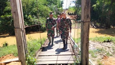 Komitmen TNI Dalam Mendukung Percepatan Pembangunan Daerah Danrem 121/Abw Tinjau Langsung Pembangunan Jembatan Garuda Di Bengkayang