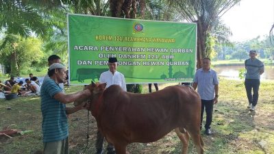 ‎Tebar Kepedulian Dii Hari Raya Idul Adha, Danrem 121/Abw Serahkan Hewan Qurban Untuk Masyarakat