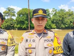 Sinergi Bersama Pemdes Polsek Sandai Polres Ketapang Pasang Imbauan Larangan Aktivitas PETI Di Sungai Pawan Desa Penjawaan