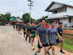 Jaga Kebugaran Tubuh Dan Mewujudkan Kebersamaan Anggota Kodim 1206/Putussibau Gelar Pembinaan Fisik