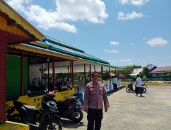 Polsek Sungai Tebelian Berikan Pengamanan Sholat Jumat Jamaah Diimbau Waspadai Keamanan Kendaraan