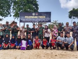 Dandim 1208/Sambas Dampingi Danrem 121/ABW Tanam Mangrove Dan Lepas Tukik Di Wilayah Perbatasan