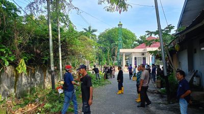 Kerja Bakti Bersihkan Sungai Babinsa Bersama Warga Wujudkan Lingkungan Sehat Dan Asri Di Kelurahan Condong