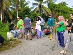 Babinsa Sungai Rasau Pimpin Kerja Bakti Bersama Warga Wujudkan Lingkungan Bersih Dan Sehat