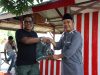 Kodim 1206/Putussibau Memperkuat Sinergitas Dengan Masyarakat Kampung Merah Putih Melalui Penyerahan Bantuan Seragam Linmas