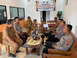 Kasat Binmas Polres Ketapang Laksanakan Silaturahmi Kamtibmas Bersama Tiga Pilar Di Desa Baru