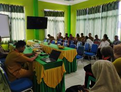Dukung Tumbuh Kembang Generasi Muda Babinsa Sekura Hadiri Lokakarya Mini Bidang Kesehatan Dan CKG Bagi Anak Sekolah