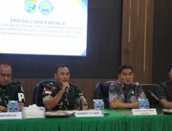 Danrem Selaku Dankolakopsrem 121/ABW Mewakili Pangkogasgabpamtas Wil Darat XII/Tpr Serahkan Tersangka Dan Barang Bukti Sabu Kepada BNNP Kalbar
