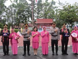 Penuh Haru Dan Kebanggaan Polres Sintang Lepas Personel Purna Bhakti Dengan Tradisi Pedang Pora