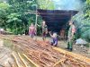 Guna Mencegah Terjadinya Bencana Alam Babinsa Batang Lupar Berikan Himbauan Larangan Menebang Hutan Secara Sembarangan