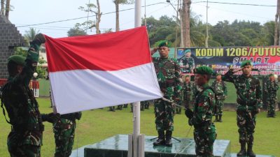 Kasdim 1206/Putussibau Bacakan Amanat Pangdam XII/Tanjungpura Pada Upacara 17-an Bulan Juni 2026