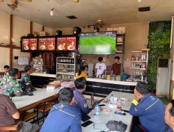 Jalin Kebersamaan Dengan Warga Kodim 1204/Sanggau Gelar Nonton Bareng Piala Dunia