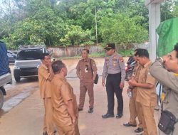 Kapolsek Nanga Tayap Bersama Forkopincam Tindaklanjuti Isu Viral Dugaan Penyelewengan BBM Subsidi Pastikan Stok BBM Aman