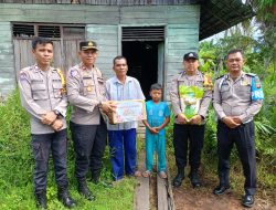 Sambut Hari Bhayangkara Ke-80 Polsek Matan Hilir Utara Salurkan Bantuan Sosial Untuk Warga Kurang Mampu