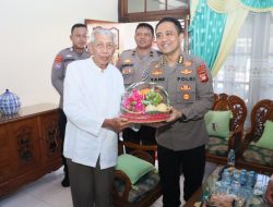 Polda Kalbar Anjangsana Ke Sesepuh Polri Dalam Rangka Hari Bhayangkara Ke-80
