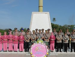 Kapolres Ketapang Pimpin Upacara Ziarah Dan Tabur Bunga Dalam Rangka Hari Bhayangkara Ke-80 Tahun 2026