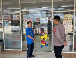 Cegah Curi & Tipu Polsek Sungai Tebelian Sambangi Indomaret Dan Ingatkan SOP Keamanan