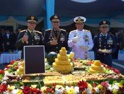 Sinergitas Tanpa Batas Pangdam XII/Tpr Beri Kejutan Tumpeng Di HUT Ke-80 Bhayangkara