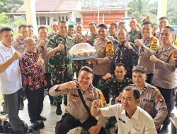 Kejutan Spesial Hari Bhayangkara Ke-80 Koramil 1210-06 Ngabang Serbu Polsubsektor Jelimpo Bawa Tumpeng