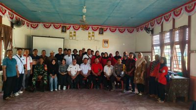 Bhabinkamtibmas Polsek Matan Hilir Selatan Sosialisasikan Peraturan Desa Tentang Larangan Pembukaan Lahan Dengan Cara Dibakar