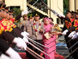 Farewell And Welcome Parade Kapolda Kalbar Irjen Pol. Alberd Teddy Benhard Sianipar Resmi Lanjutkan Kepemimpinan
