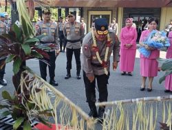 Pergantian Kepemimpinan Polda Kalbar Gelar Tradisi Penyambutan Untuk Irjen Pol. Alberd Teddy Benhard Sianipar
