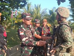 Danrem 121/Abw Brigjen TNI Purnomosidi Selaku Dankolakops Sambangi Prajurit Di Perbatasan RI-Malaysia