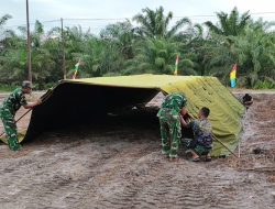 Jelang Pembukaan TMMD Reguler Ke-129 Personel Kodim 1208/Sambas Pasang Tenda Persiapan Kegiatan
