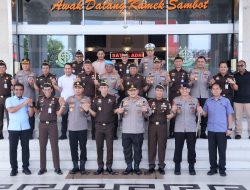 Kapolda Kalbar Jalin Silaturahmi Dengan Kajati Kalbar Perkuat Sinergi Penegakan Hukum