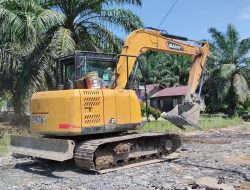Dukung Kegiatan TMMD Reguler Ke-129 Kodim 1208/Sambas Satgas Datangkan Alat Berat