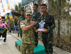 Lomba Renang Militer Dalam Rangka HUT Ke-68 Kodam XII/Tanjungpura Danrem 121/Abw Berikan Semangat Dan Motivasi Penuh Kepada Para Prajurit Yang Bertanding